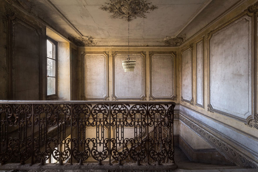 Заброшенные здания Франции невероятной красоты