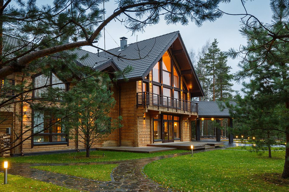 Дом из бруса в сосновом лесу Ленинградской области