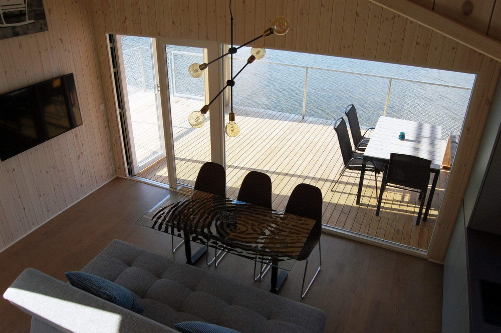 Плавающий дом на озере в Норвегии