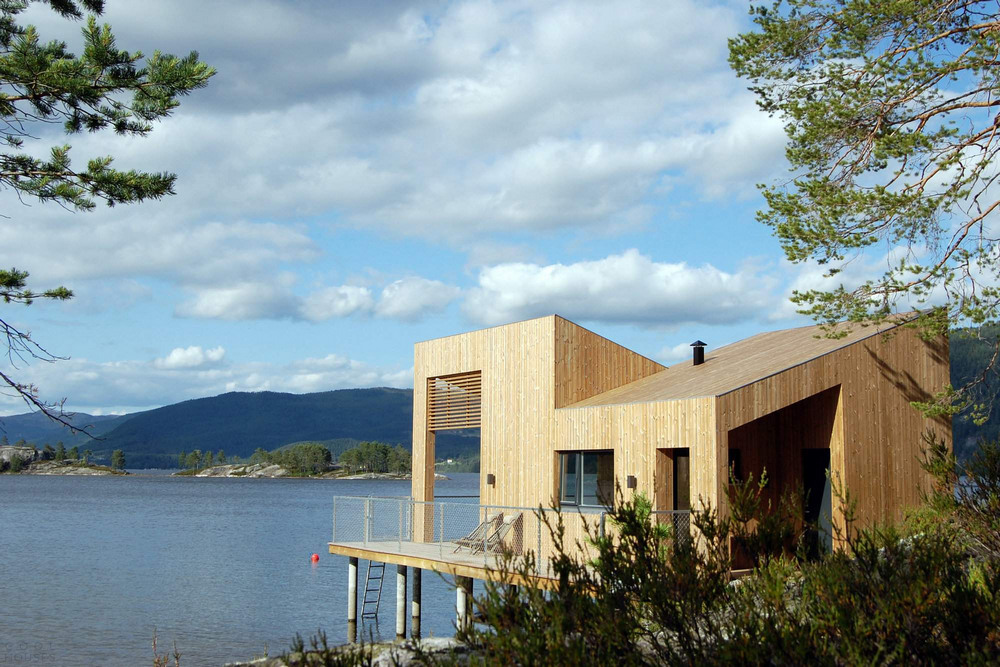 Плавающий дом на озере в Норвегии
