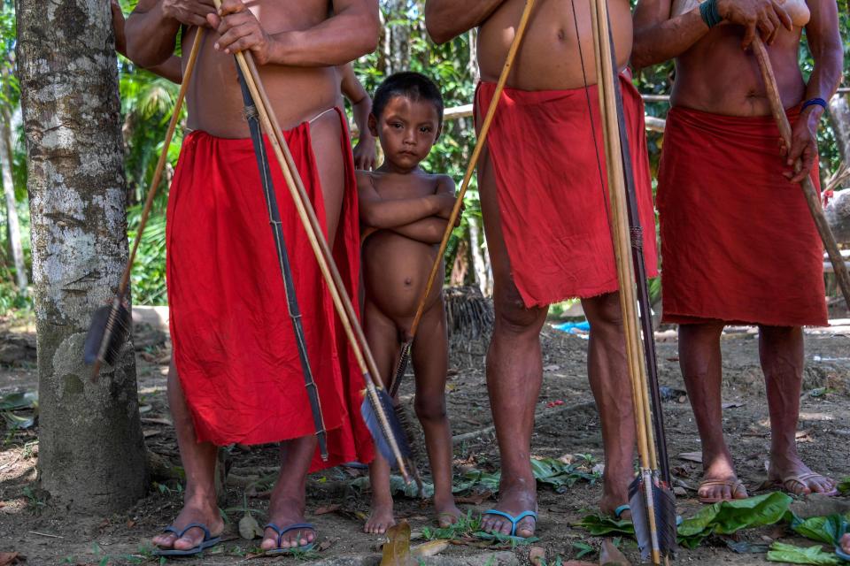 Амазонское племя обещает бороться против горнодобывающих компаний
