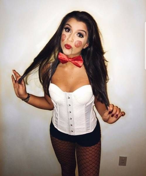 Красивые девушки в костюмах на Хэллоуин
