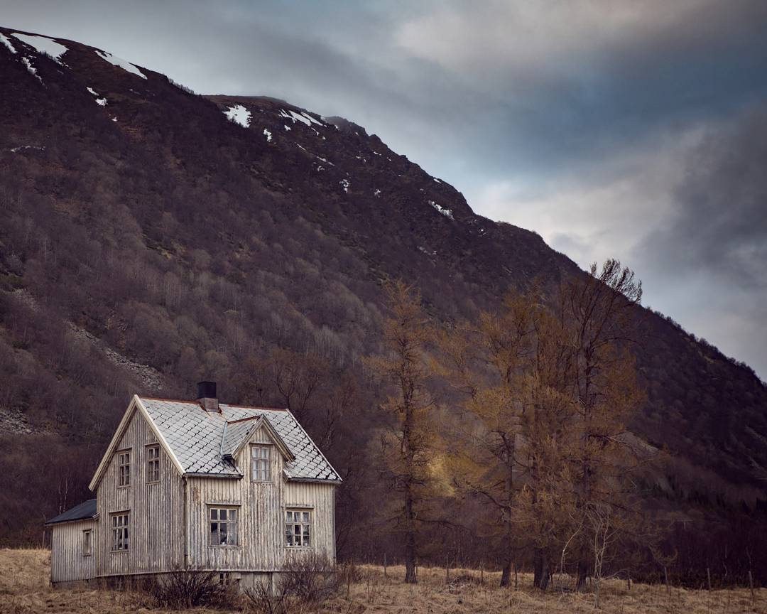 Одинокие заброшенные дома от Britt Marie Bye