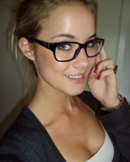 Красивые девушки в очках
