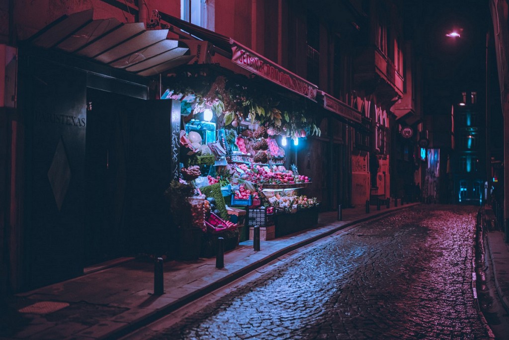 Ночные города в неоновом свете на снимках Эльзы Бледа
