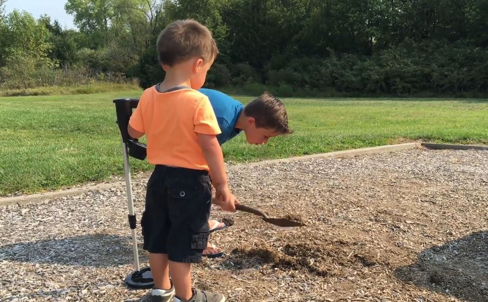 Дети нашли настоящий клад на детской площадке