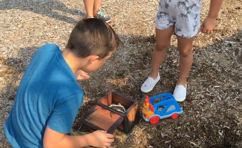Дети нашли настоящий клад на детской площадке