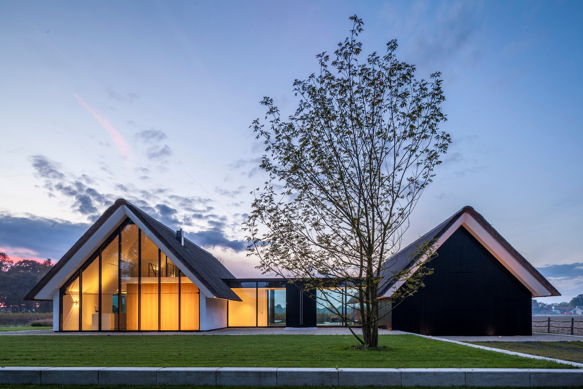 Дом с соломенной крышей в Нидерландах