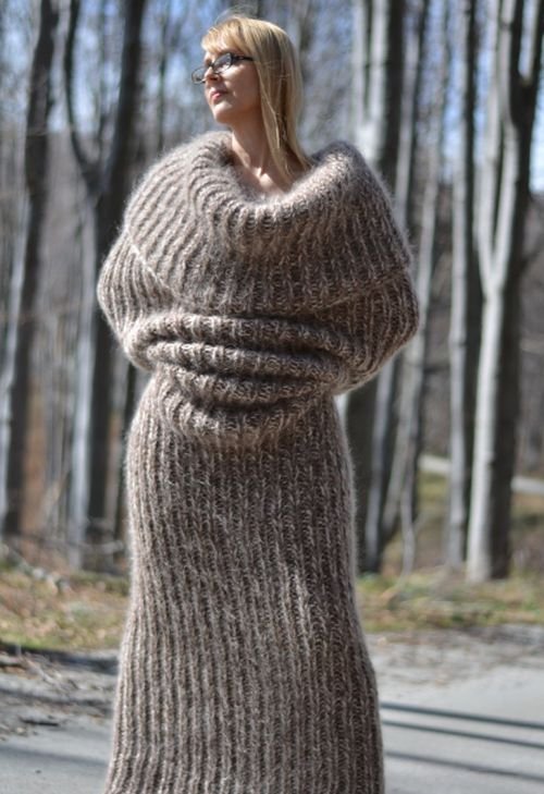 Зимний свитер-носок во весь рост