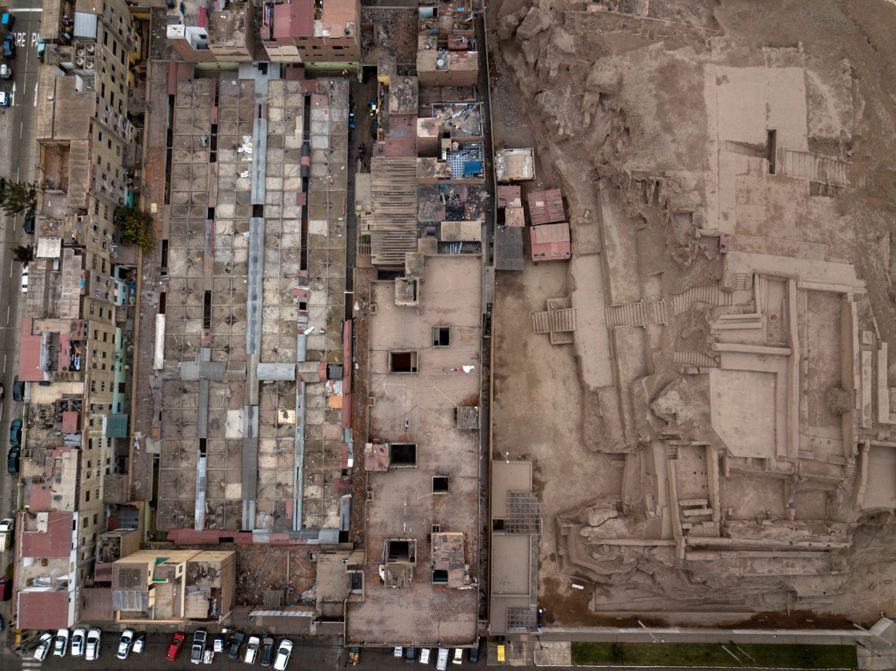 Разрастание городов угрожает древним руинам в Перу