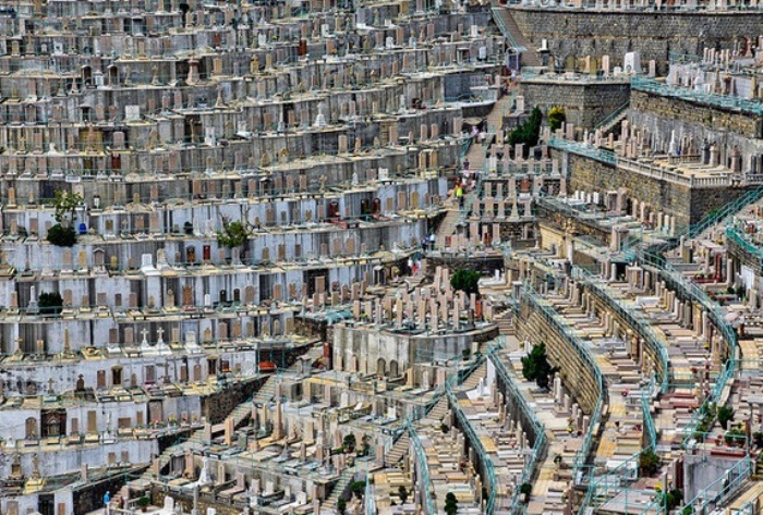 Вертикальные кладбища в разных странах мира