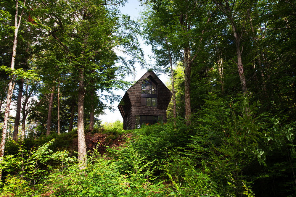 Уютный домик в канадском лесу