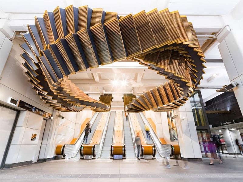 В сиднейском метро старый деревянный эскалатор превратили в инсталляцию