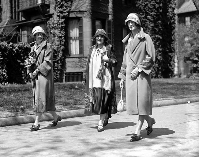 Фотографии женской уличной моды столетней давности