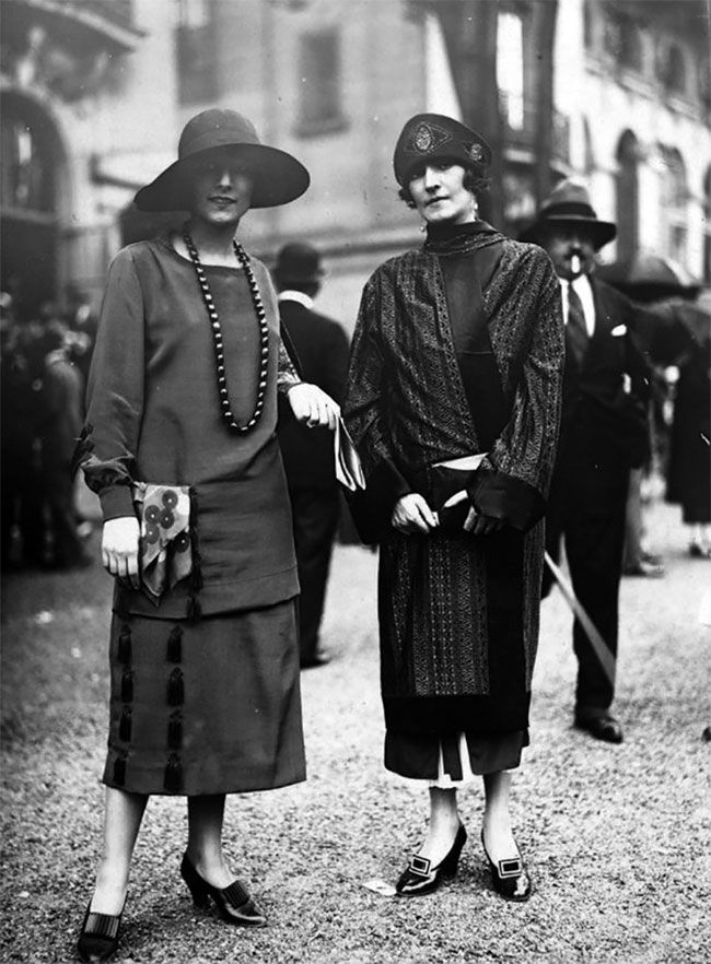 Фотографии женской уличной моды столетней давности