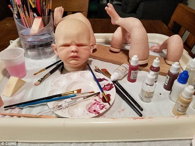 Американка создаёт суперреалистичных кукол-младенцев