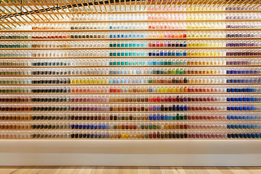 4200 пигментов в японском магазине красок