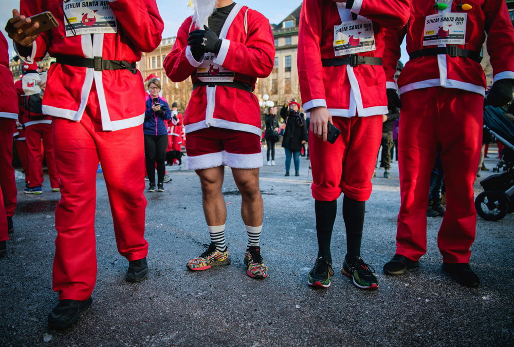 Праздничные забеги Дедов Морозов и Санта-Клаусов в разных странах