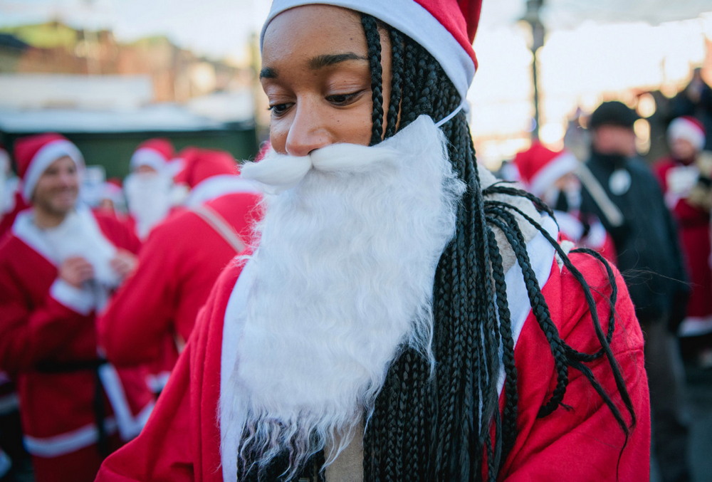 Праздничные забеги Дедов Морозов и Санта-Клаусов в разных странах