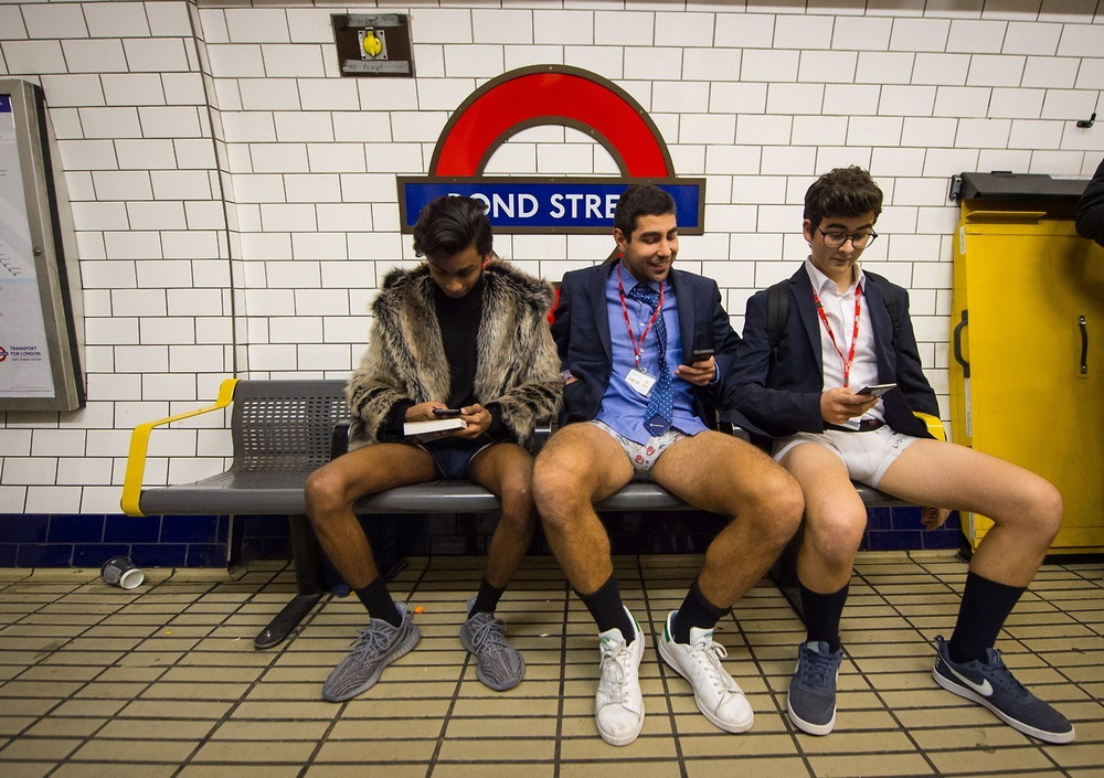 В метро без штанов - ежегодная акция
