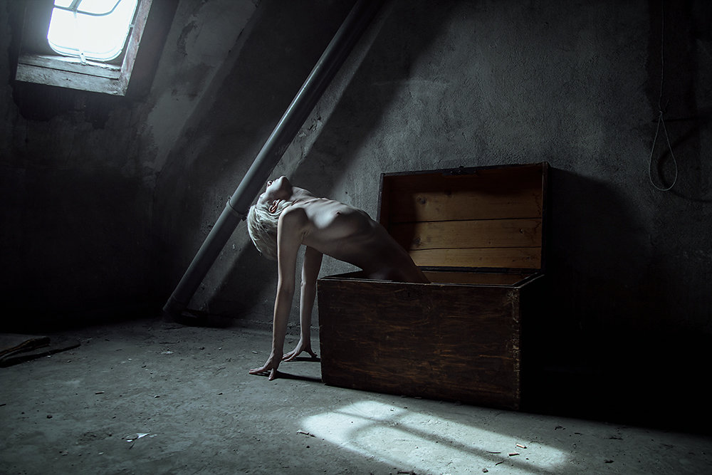 Мрачные и пугающие образы на снимках Elena Helfrecht