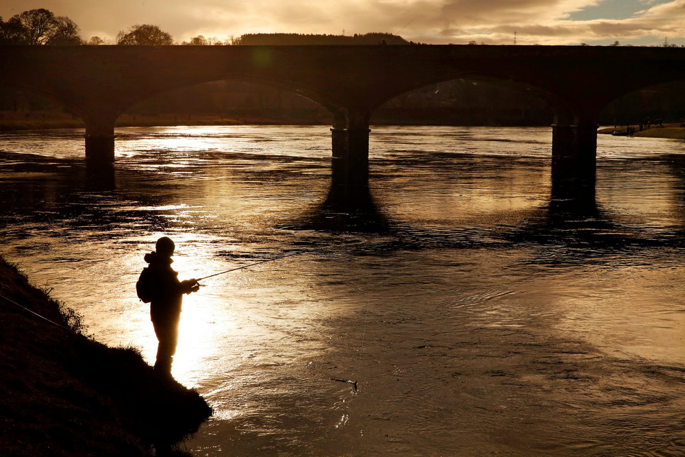 Открытие сезона ловли лосося на шотландской реке Тэй