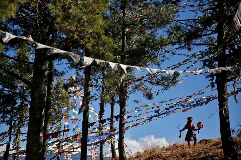 Танцевальные клубы, джинсы и мобильники в Бутане