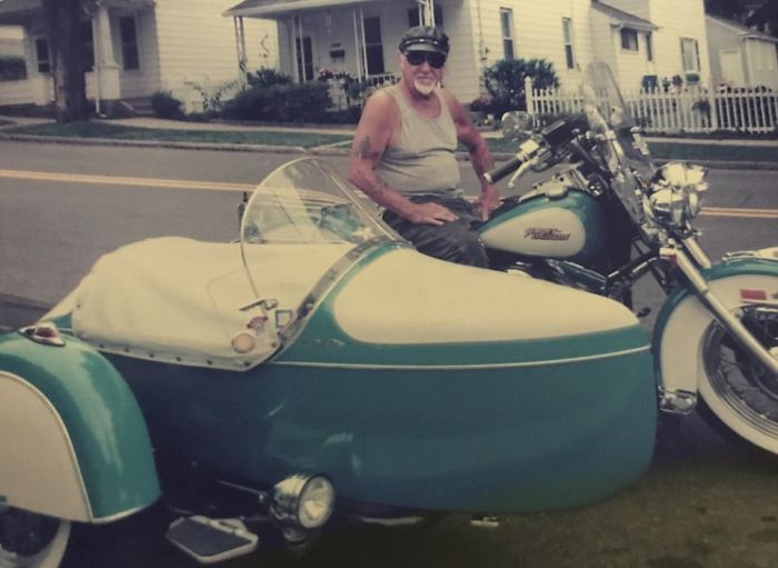 Байкер решил остаться со своим любимым мотоциклом даже после смерти