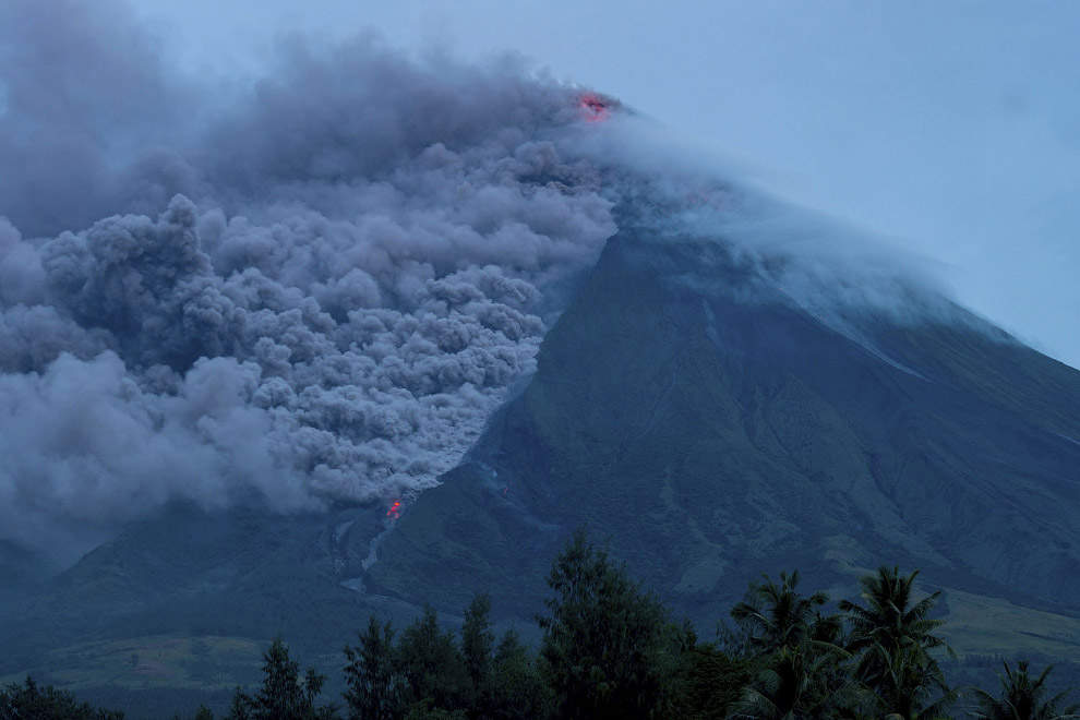 На Филиппинах проснулся вулкан Майон