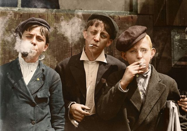 Дети-рабочие на раскрашенных снимках Льюиса Хайна
