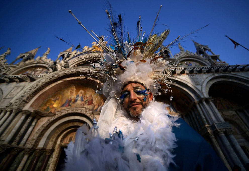 Грандиозный карнавал на улицах Венеции