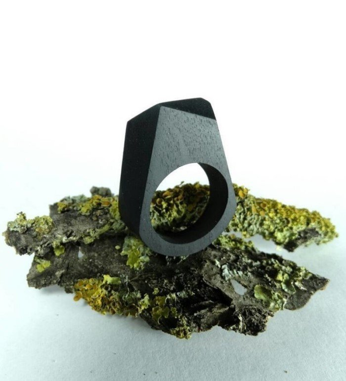 Необычные кольца из разных материалов