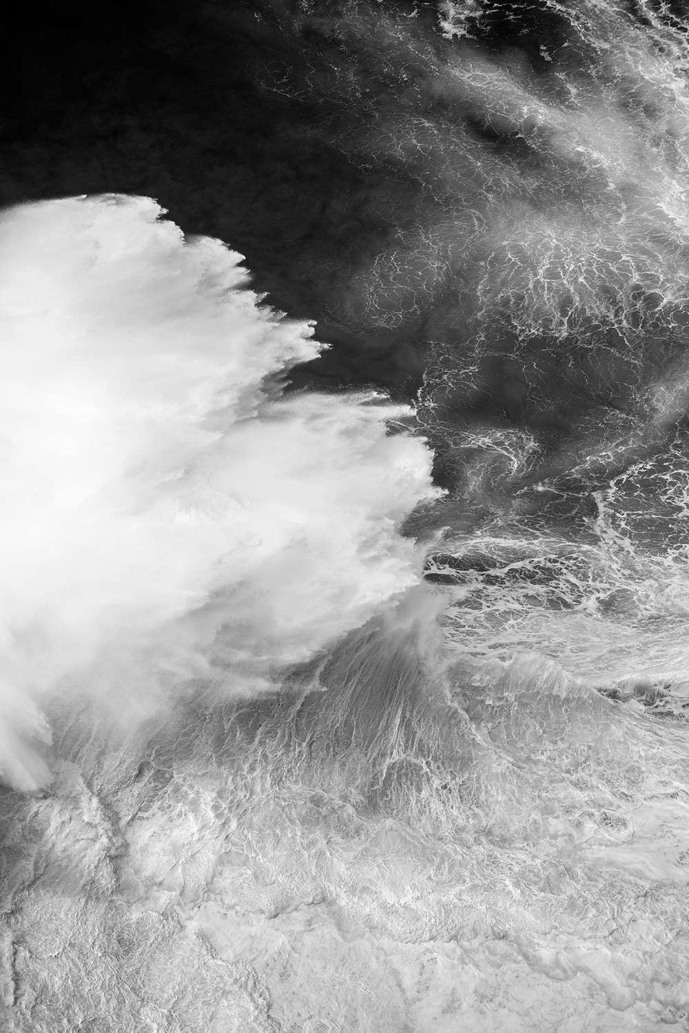 Красота океанских волн на снимках Люка Шадболта