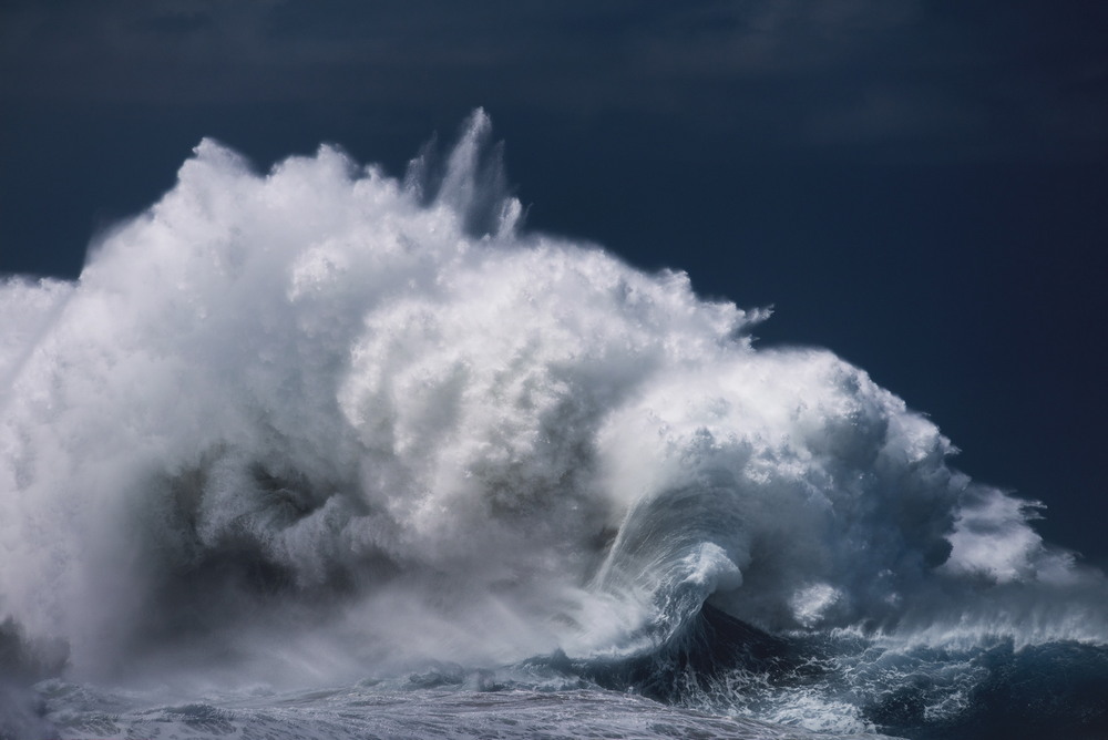 Красота океанских волн на снимках Люка Шадболта
