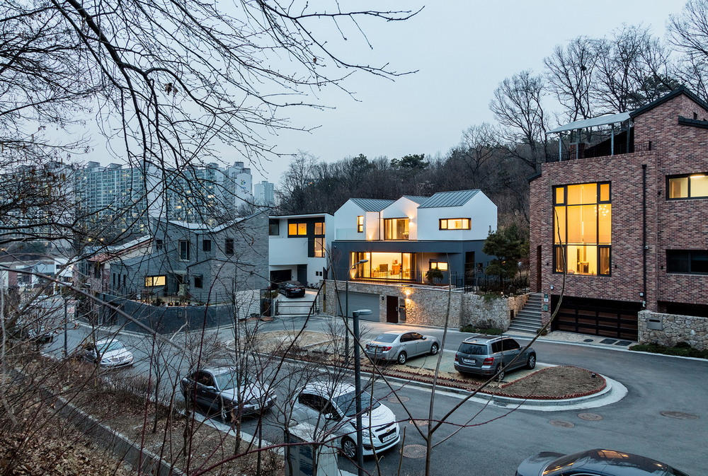 Дом с тройной крышей в Южной Корее
