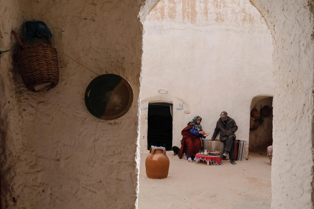Последние жители подземных домов в Тунисе