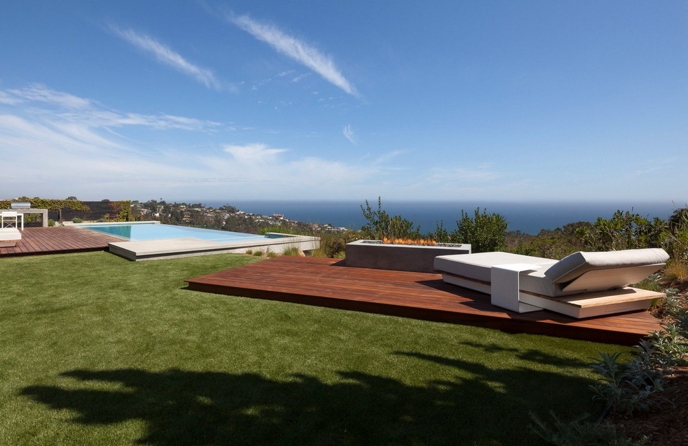 Дом на склоне холма с видом на океан в Лос-Анджелесе