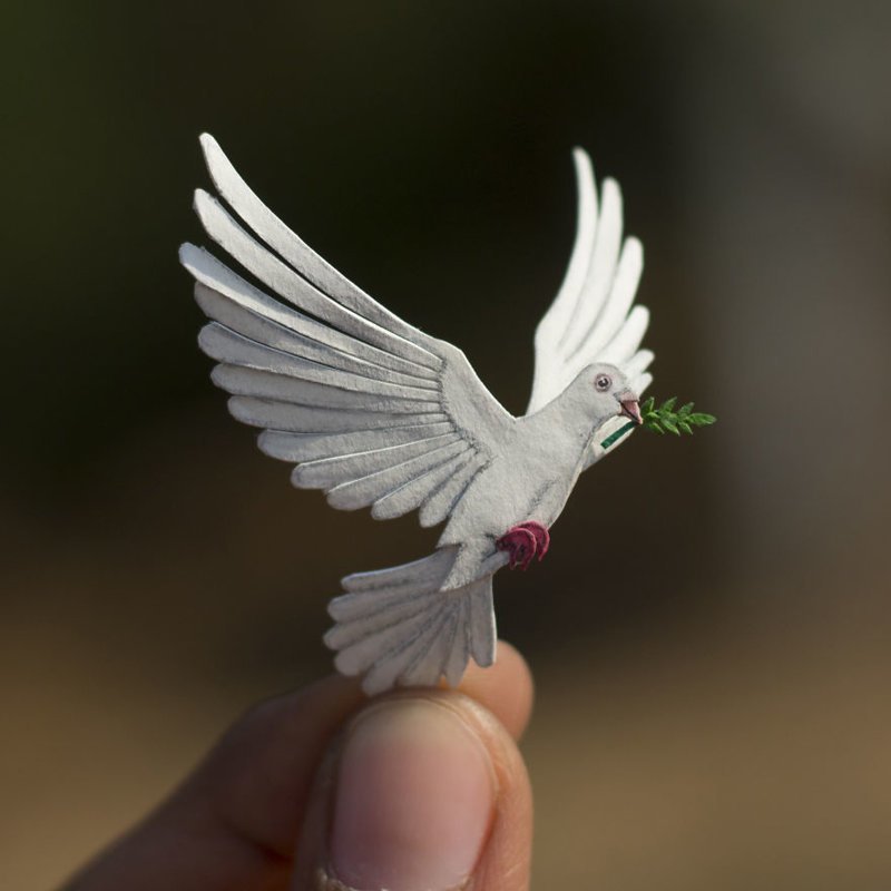 Миниатюрные бумажные птицы от индийских художников