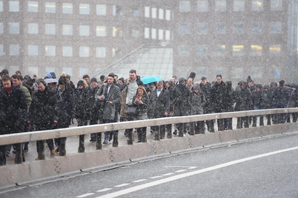 Снегопады вызвали транспортный хаос в Великобритании