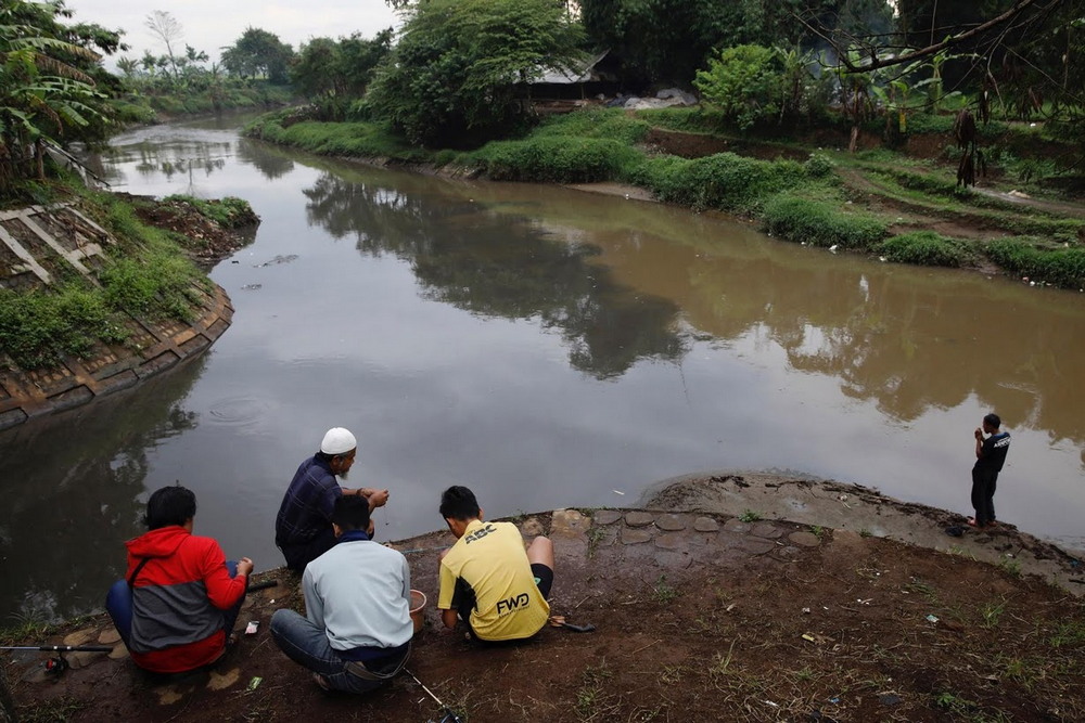 Правительство Индонезии решило очистить самую грязную реку