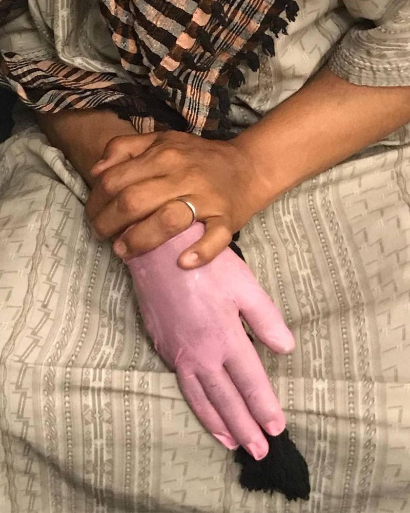 Причудливые руки пассажиров метро в Instagram