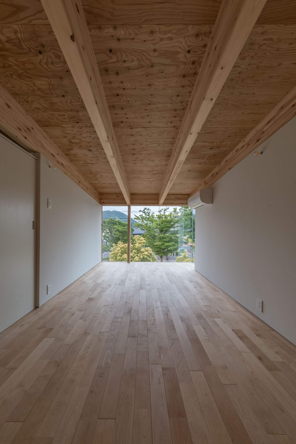 Дом у подножия горы в Японии