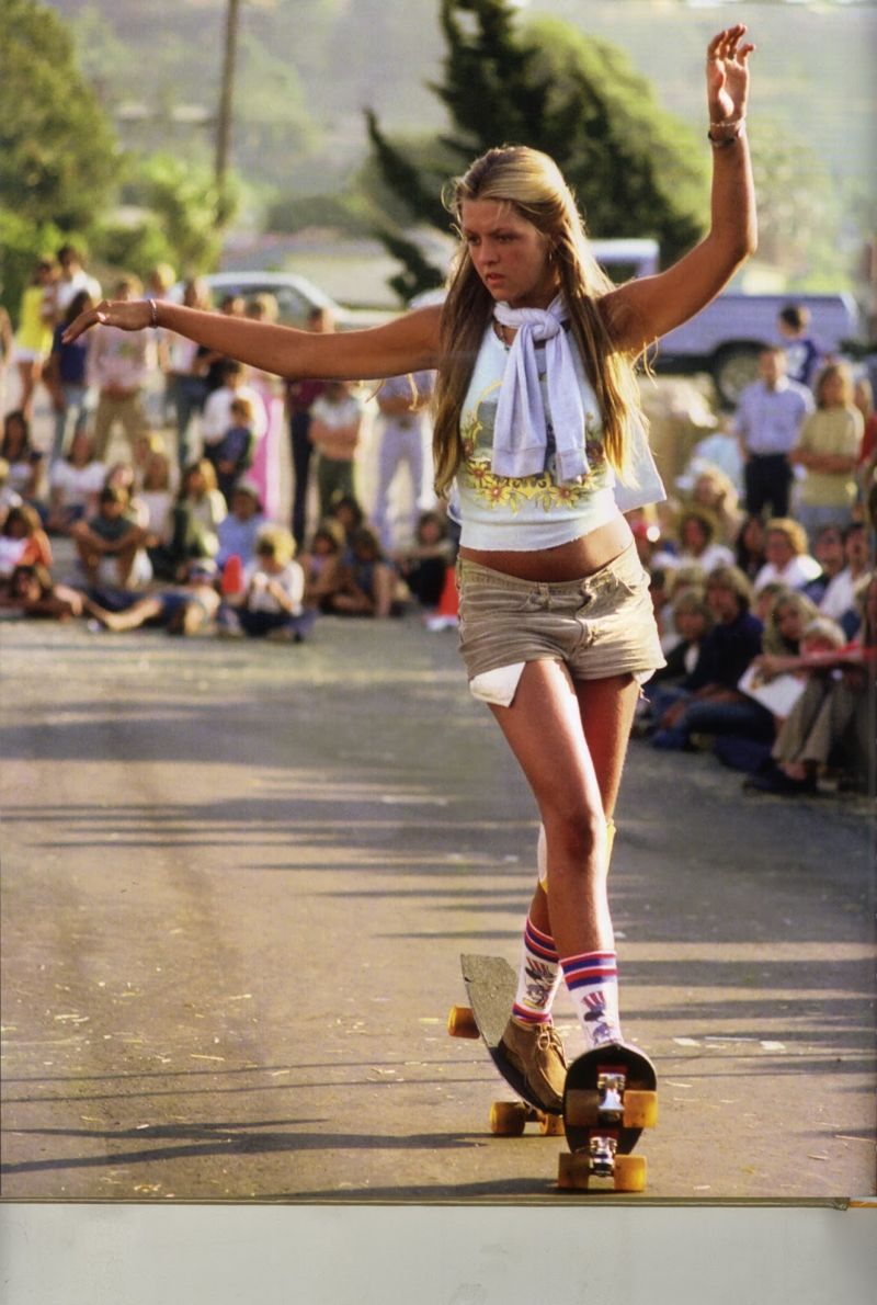Горячие скейтбордистки из 70-х