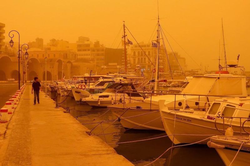 Из-за песчаной бури остров Крит стал похож на Марс