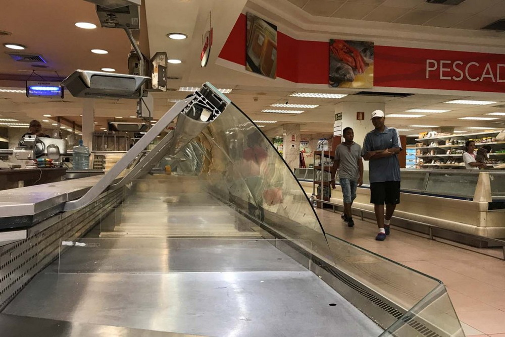 Пустые полки в супермаркетах Венесуэлы