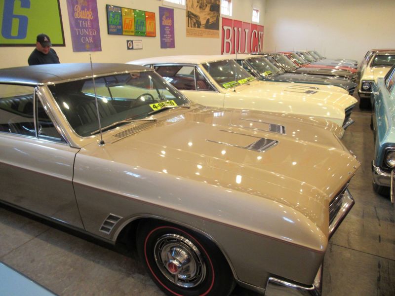 Автолюбитель коллекционирует исключительно Buick Skylark 1966 года выпуска