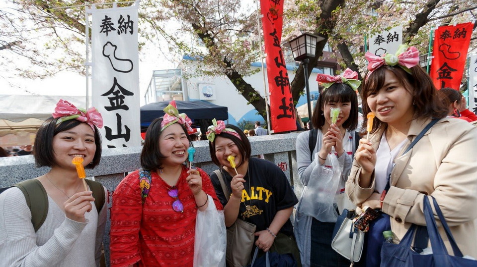 Ежегодный фестиваль стального фаллоса в Японии