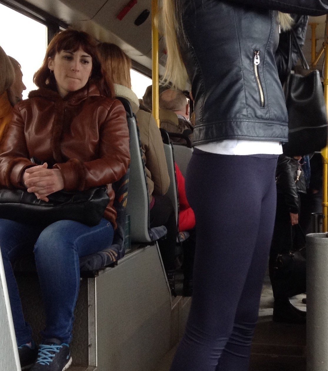 вот это жопа у девушки в автобусе фото 66