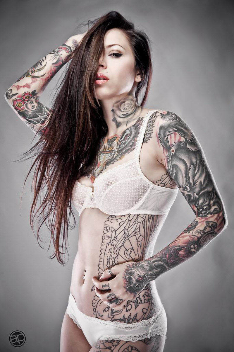 Красивые девушки с татуировками