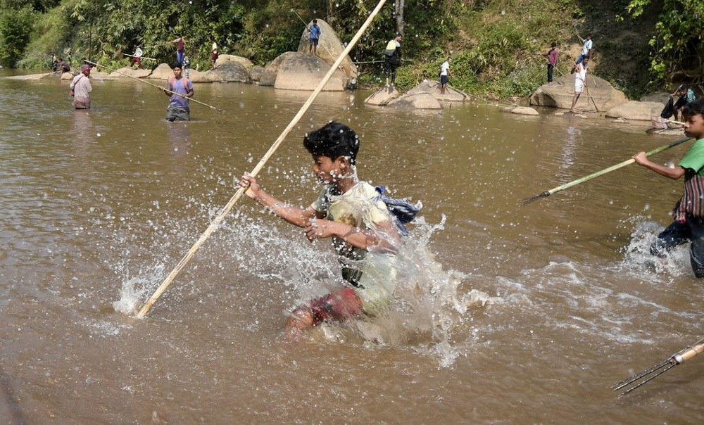 Традиционная ловля рыбы в индийской реке